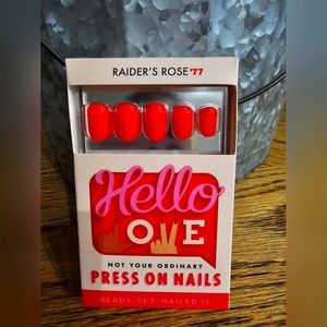 Hello Love press on nails